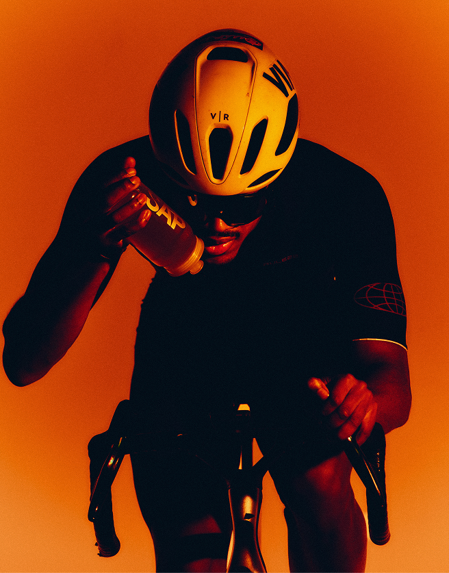 If you're a cyclist or triathlete, you know how useful a carb drink mix can be. A bottle you can sip from, carbs that are already dissolved and go down easily, no need to fumble with a gel (we know SAP can be hard to open, we're working on it). If you're a runner, you might not be as familiar with the benefits of liquid carbs. There's a reason so many pros are using drink mix during races. Sebastian Sawe used one to break the world record and win London this year. Liquid carbs are pre-dissolved, they don't pull water into the gut, which is likely part of why we're seeing athletes tolerate huge amounts of carbs per hour with them. They also hydrate you at the same time.
The problem is every drink mix on the market is made with maltodextrin, fructose powder, preservatives and whatever else goes into making something shelf stable and cheap to produce. They're chalky, they clump, they taste like dirty water, and after a few hours you feel like your body is rejecting them.
We tried them all. None felt good to take.
So we made our own.